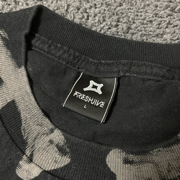 Vintage Y2k Freshjive All-Over Print Crossbones T-Shirt - Picture 4 of 6